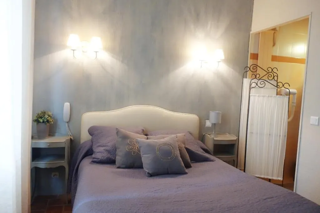 Auberge Bourrelly Cabries Hotel