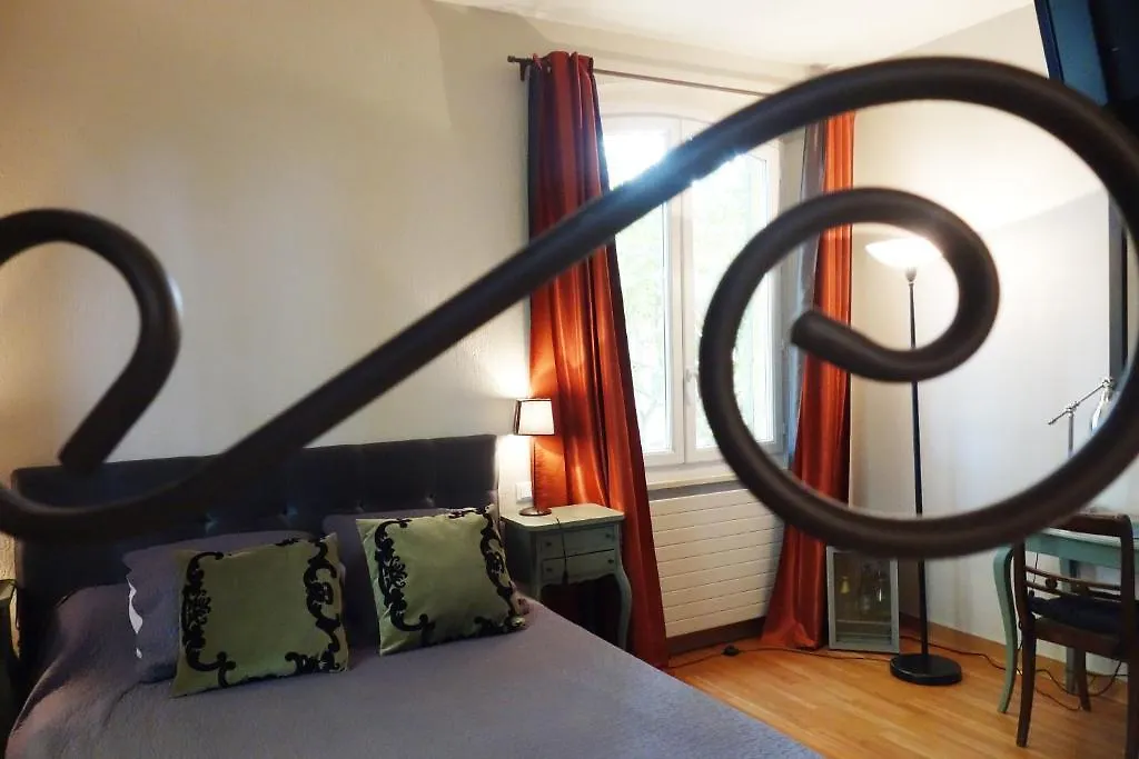 Auberge Bourrelly Cabries Hotel